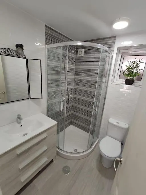 Casa Familiar Patio Y 2 Banos Con Aire Acondicionado Lejlighed Málaga